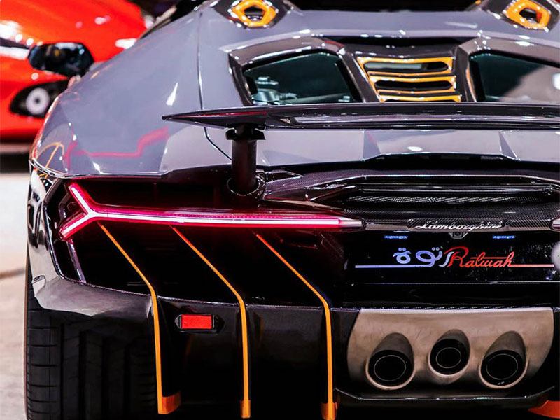 بالصور... عرض لامبورغيني سنتيناريو رودستر للبيع في السعودية بسعر خيالي